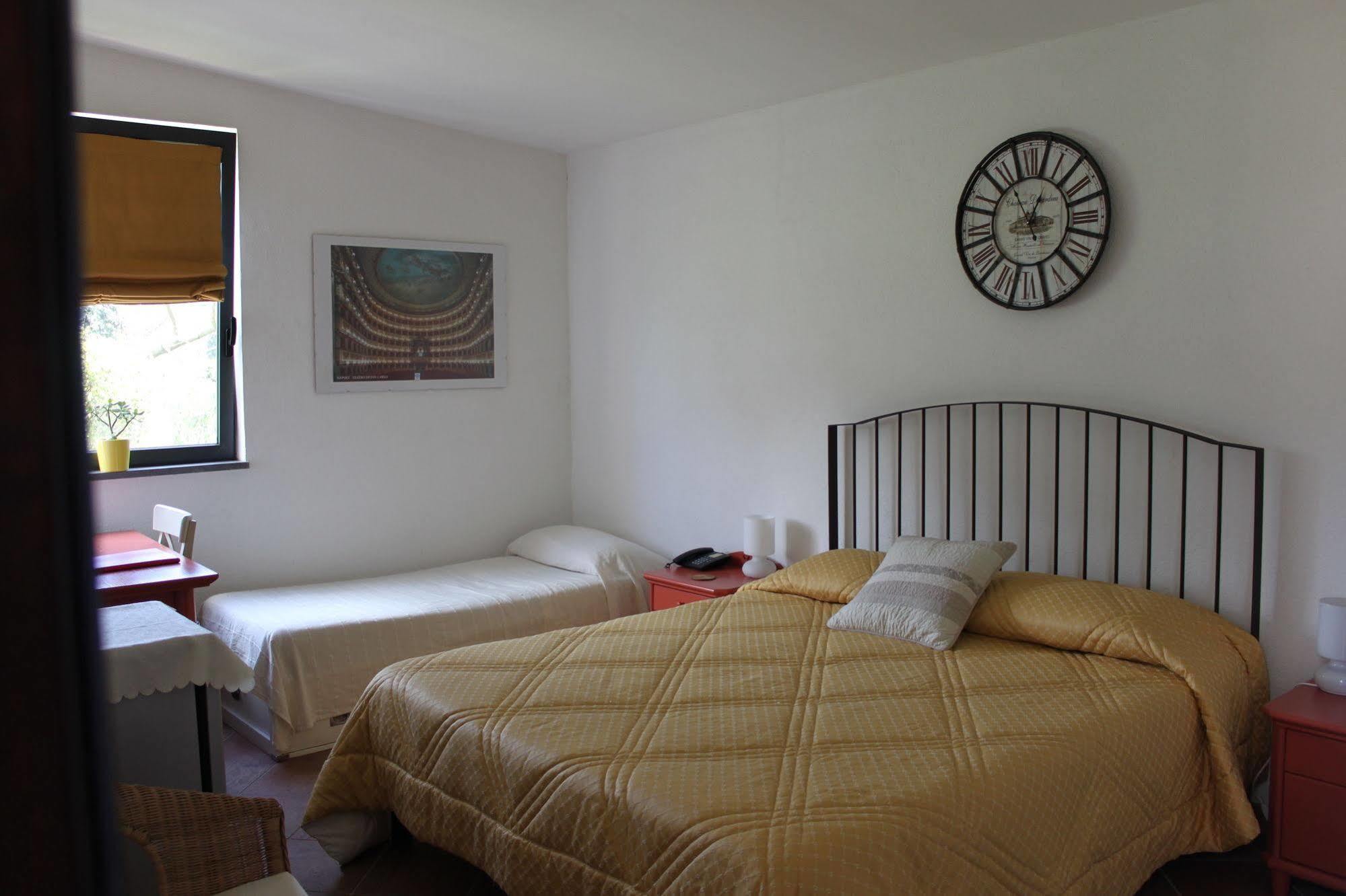 Flegrea House Aparthotel ปอซซุออลี ภายนอก รูปภาพ