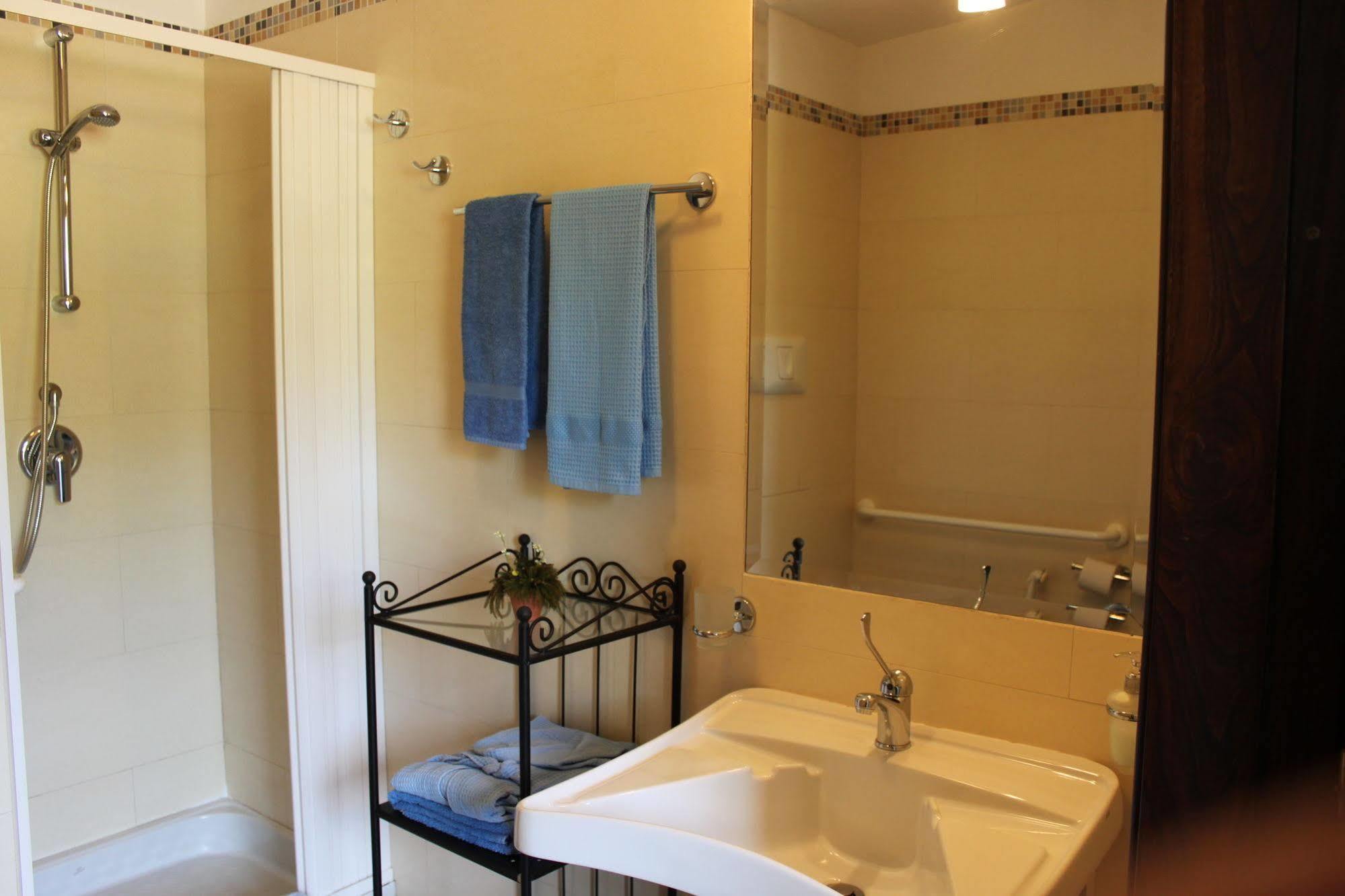 Flegrea House Aparthotel ปอซซุออลี ภายนอก รูปภาพ