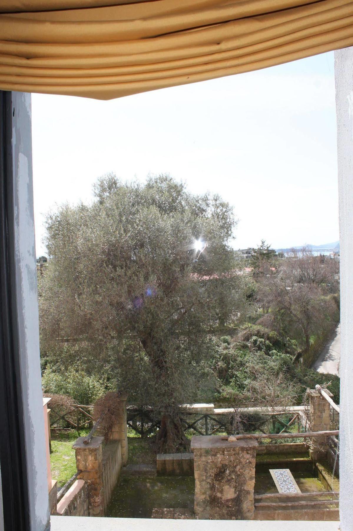 Flegrea House Aparthotel ปอซซุออลี ภายนอก รูปภาพ