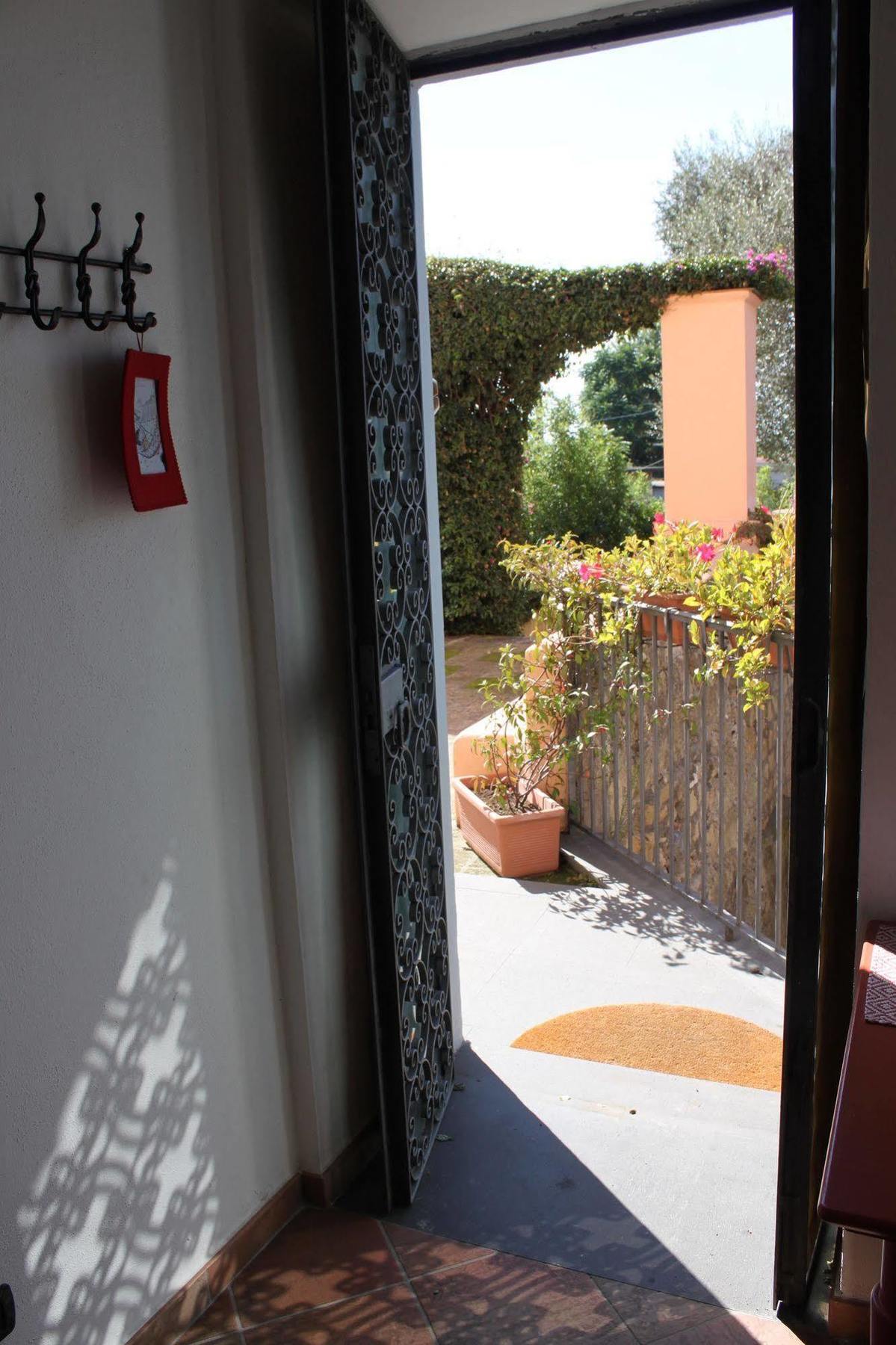 Flegrea House Aparthotel ปอซซุออลี ภายนอก รูปภาพ
