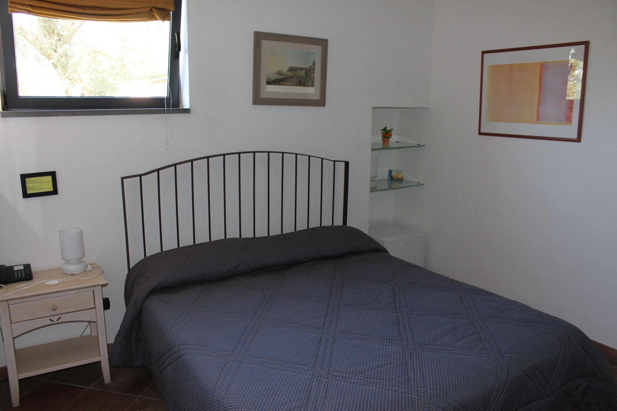 Flegrea House Aparthotel ปอซซุออลี ภายนอก รูปภาพ